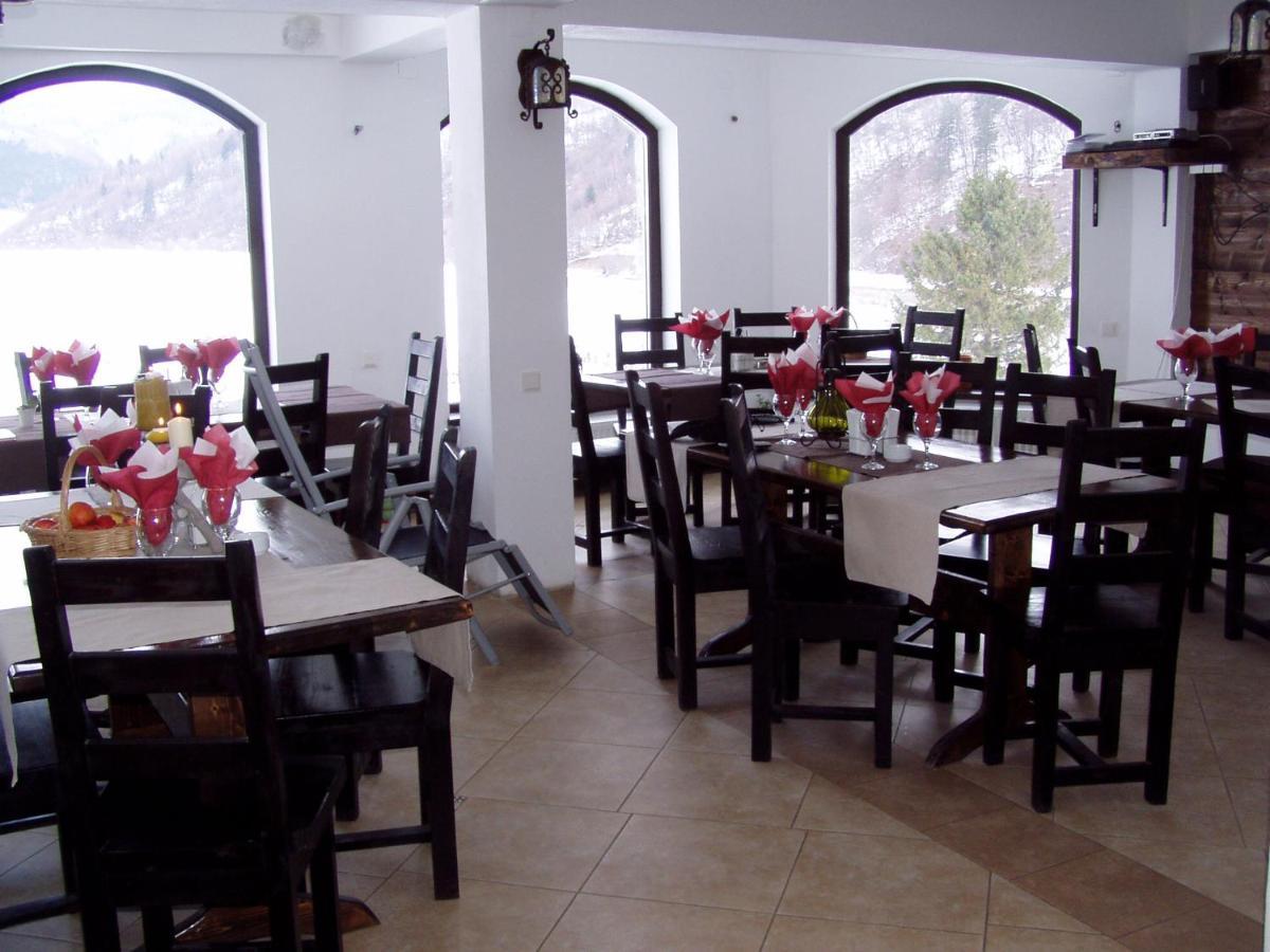 Taverna Pietrei Craiului Zarnesti Luaran gambar